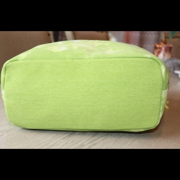 NO BOUNDARIES GREEN/WHITE CANVAS TOTE - Picture 4 of 9